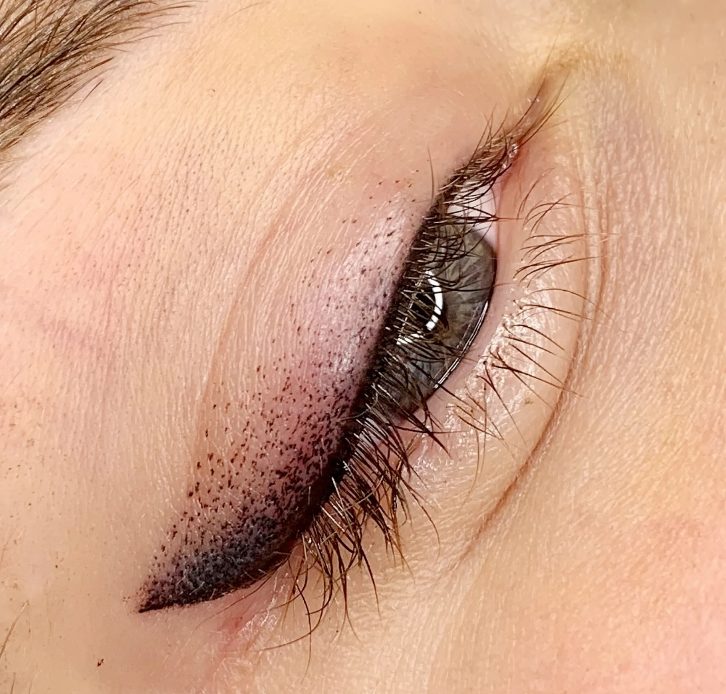 eyeliner microblading